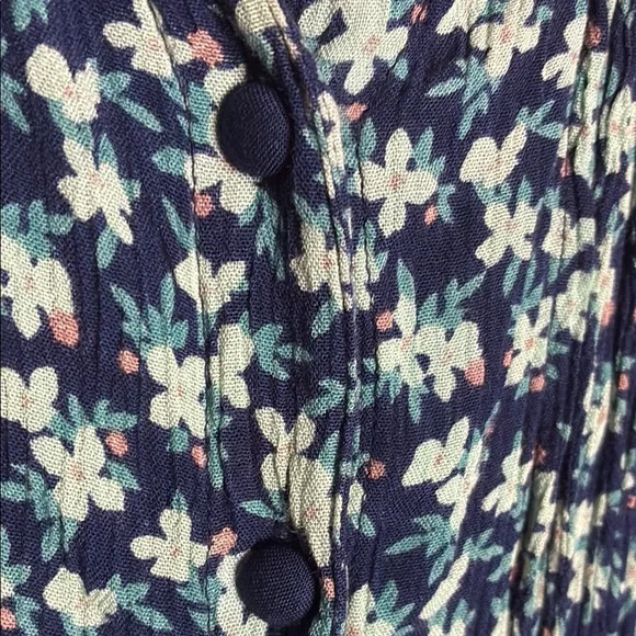 Coldwater Creek Blue and Green Floral Beautiful Flowy Button-Down Blouse - Picture 4 of 10